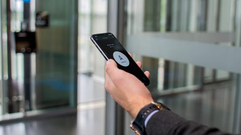 img_elevator-call-smartphone-app_951x535